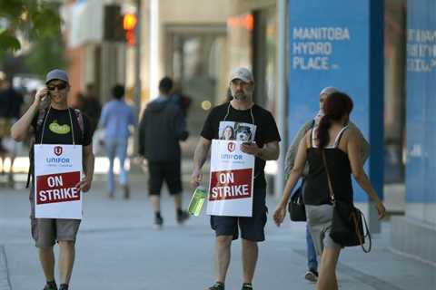 Hydro natural gas workers hit picket line Friday