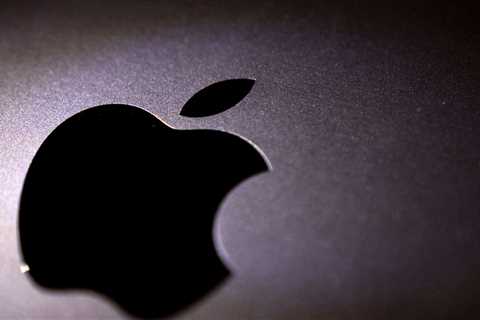 Former Apple Lawyer Pleads Guilty to Insider Trading