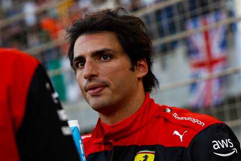  Sainz reaches agreement on new Ferrari F1 contract 