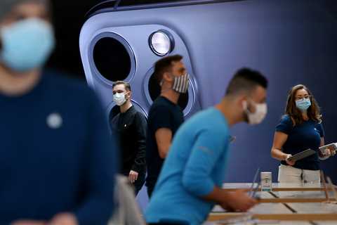 New Crack in Apple’s Armor as Dozens Strike at Its Stores in Australia