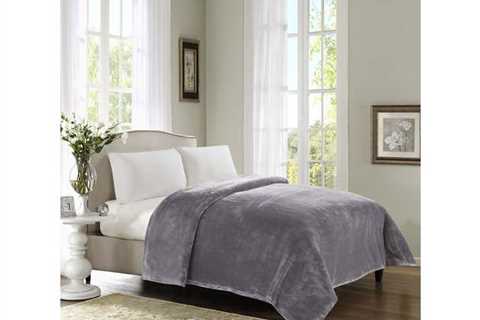 500 Collection Stable Extremely Plush Blanket Silver Grey King for $115