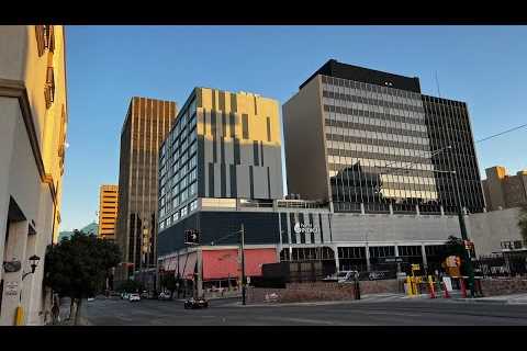 El Paso, Texas Border Town LIVE Exploring Saturday Night