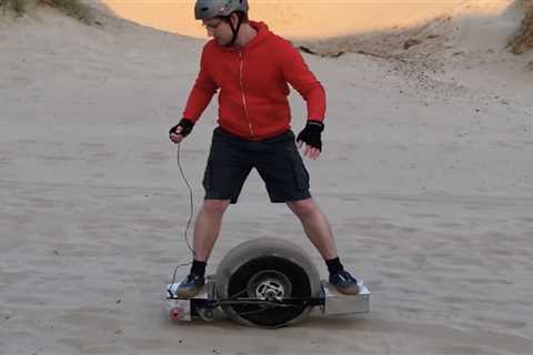 Mega-Wheelie puts Onewheel skateboards to shame